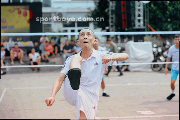 几何体育场轮廓与科技网格，象征赛事数据与科技融合